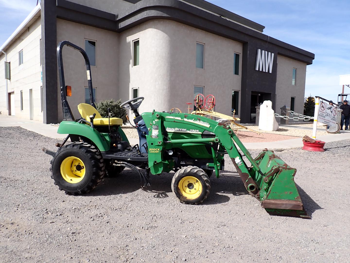 ./imagenes/INVOICE/2019/16536/TRACTOR JOHN DEERE_2305 (1).JPG